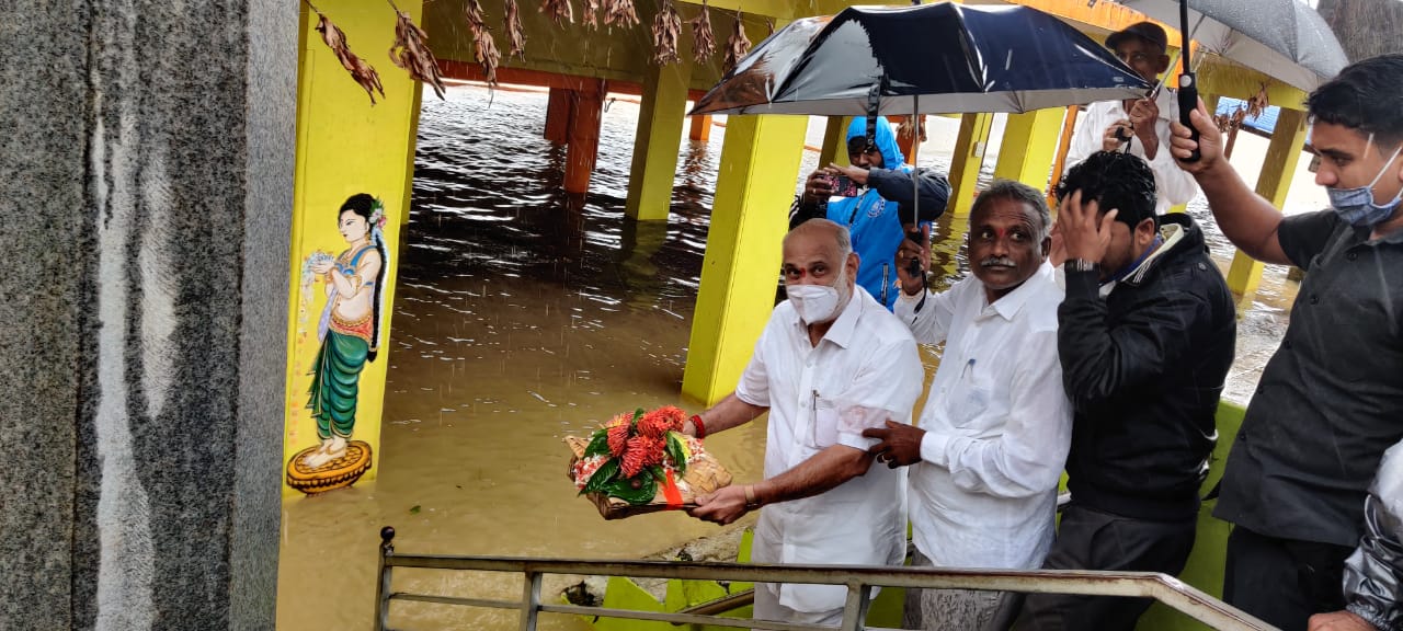 Baagin offering by the Minister