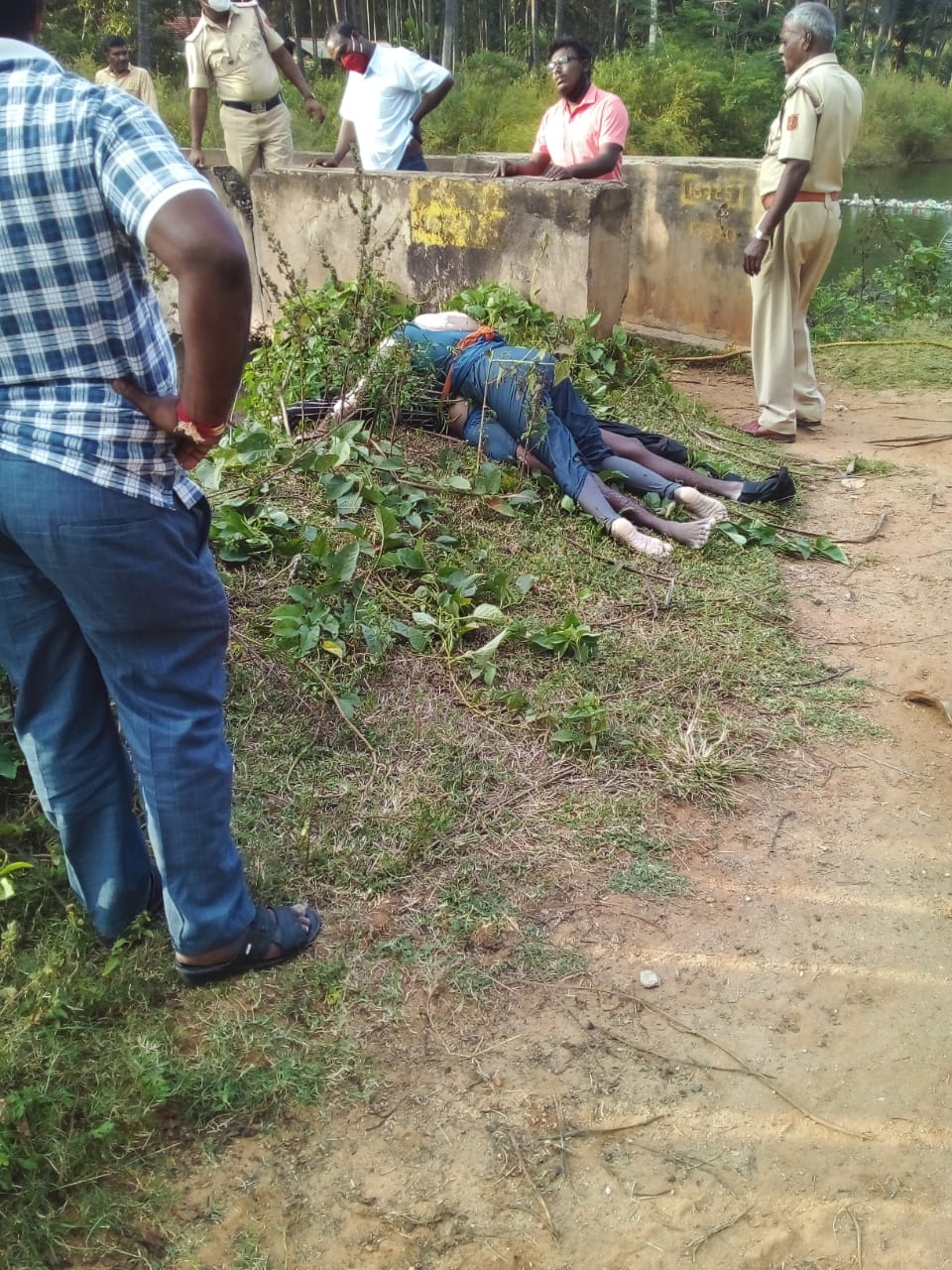 Lovers dead bodies found, Lovers dead bodies found in Hemavati cannel, Lovers dead bodies found in Hemavati cannel at Tumkur, Tumkur news, Tumkur crime news, ಪ್ರೇಮಿಗಳ ಶವ ಪತ್ತೆ, ಹೇಮಾವತಿ ನಾಲೆಯಲ್ಲಿ ಪ್ರೇಮಿಗಳ ಶವ ಪತ್ತೆ, ತುಮಕೂರಿನ ಹೇಮಾವತಿ ನಾಲೆಯಲ್ಲಿ ಪ್ರೇಮಿಗಳ ಶವ ಪತ್ತೆ, ತುಮಕೂರು ಸುದ್ದಿ, ತುಮಕೂರು ಅಪರಾಧ ಸುದ್ದಿ,