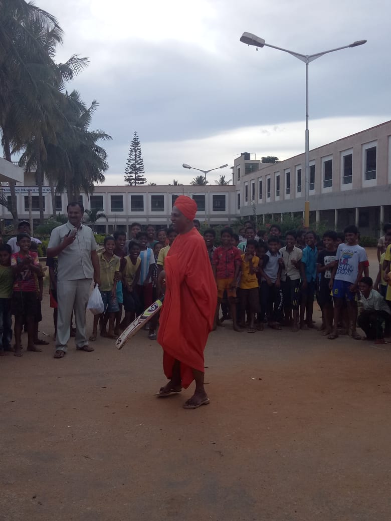 Siddaganga Mutt Swamiji played cricket