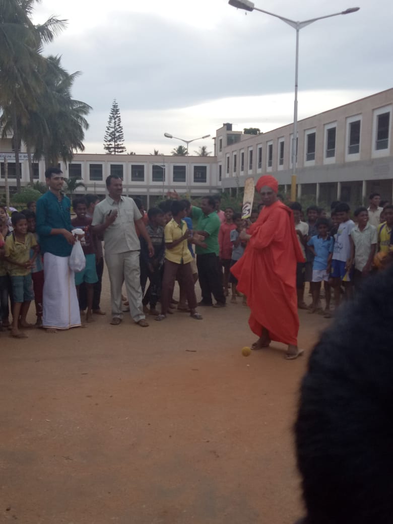 Siddaganga Mutt Swamiji played cricket