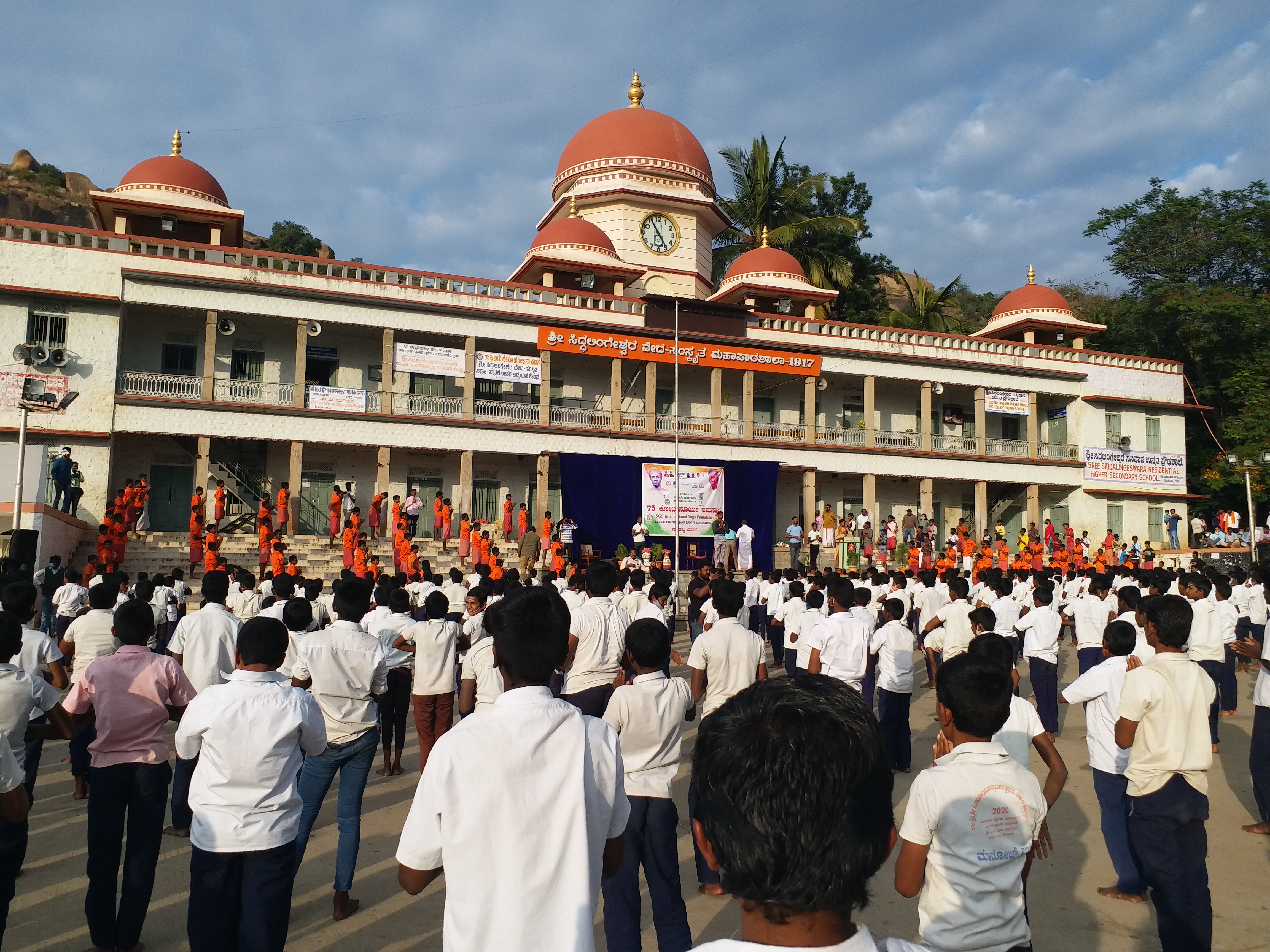 ten-thousand-childrens-did-mass-surya-namaskara-in-tumkuru