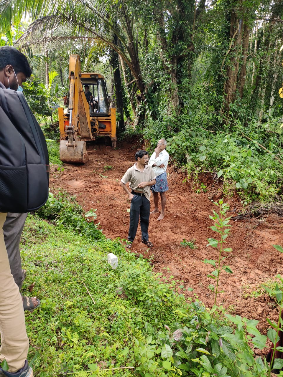 ಕಂದಾಯ ಇಲಾಖೆಯಿಂದ ಅಕ್ರಮ ಜಮೀನು ಮಂಜೂರು