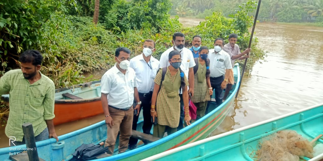 ದ್ವೀಪದಲ್ಲಿದ್ದ ವಿದ್ಯಾರ್ಥಿನಿಯರು... ದೋಣಿಯಲ್ಲಿ ಕರೆತಂದ DDPI, ತಹಶೀಲ್ದಾರ್