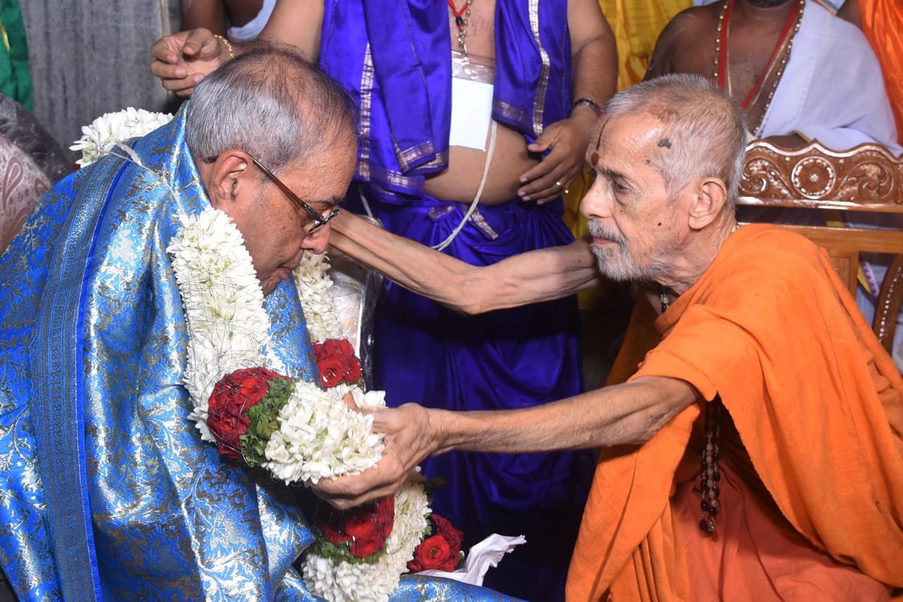 Former President Pranav Mukherjee visited udupi Sri Krishna Math