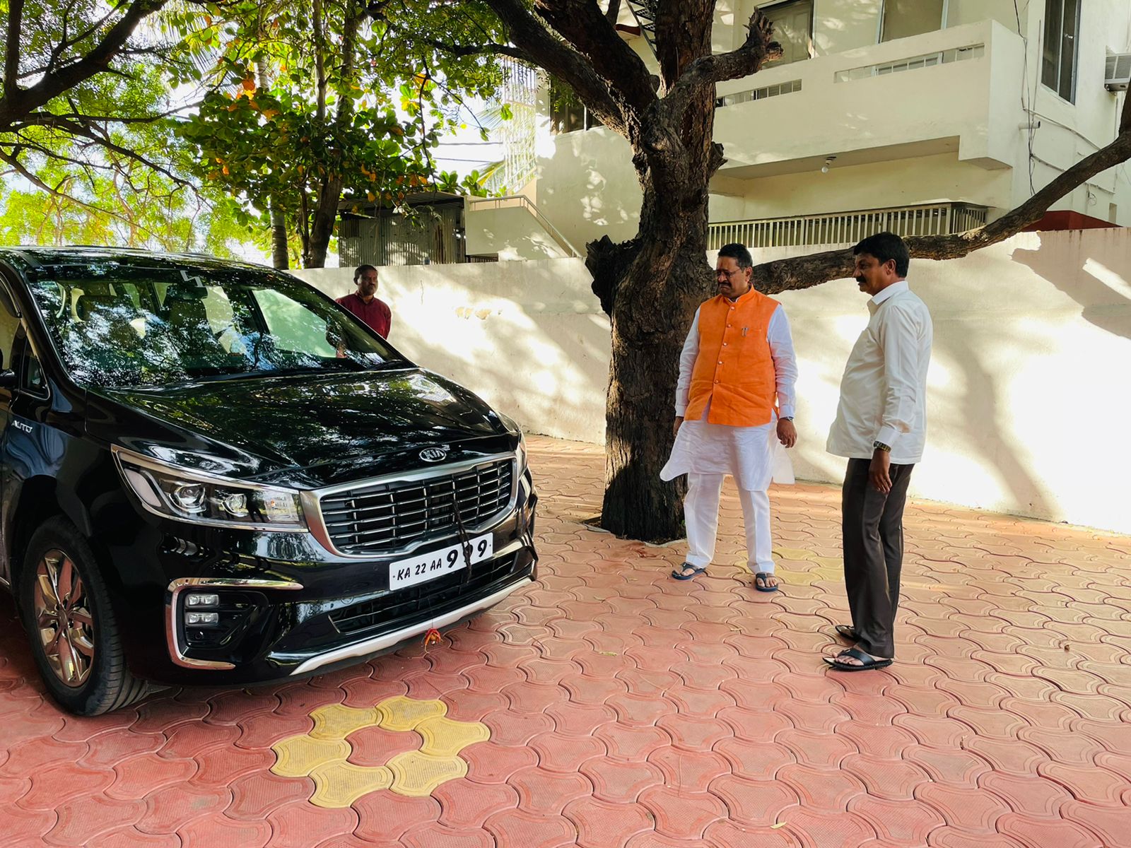 Ramesh Jarkiholi  meets MLA basanagowda patil Yatnal