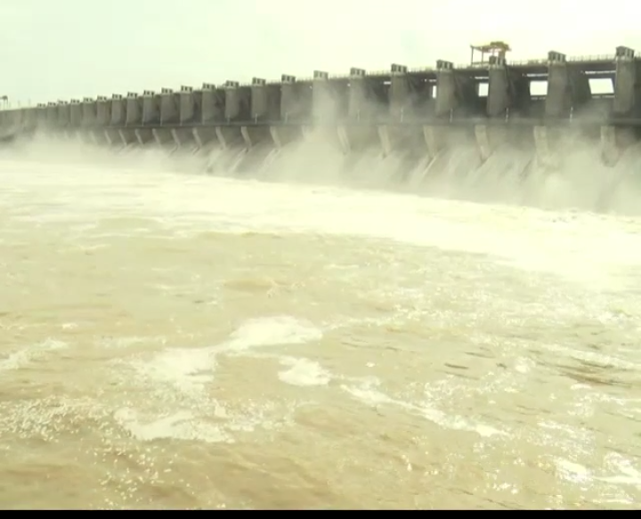 Heavy inflows raise water level in Almatti dam