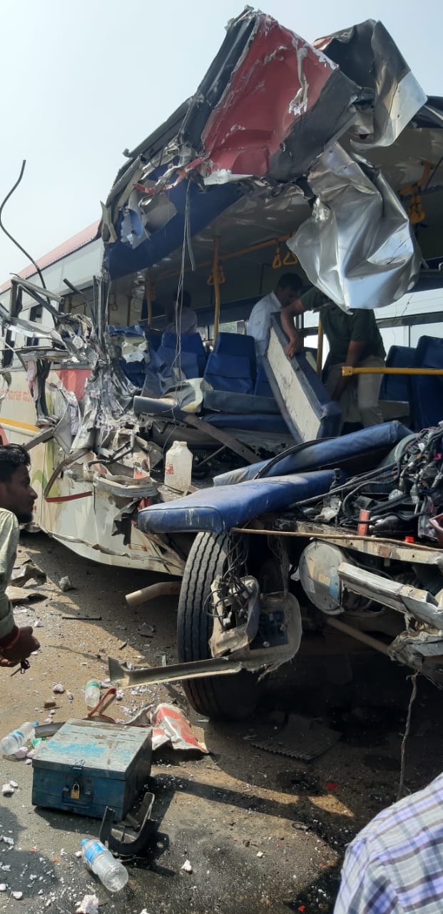 10 person injured, 10 person injured in road accident, 10 person injured in road accident at Yadagiri, Yadagiri road accident news, 10 ಜನರಿಗೆ ಗಾಯ, ಯಾದಗಿರಿ ರಸ್ತೆ ಅಪಘಾತದಲ್ಲಿ 10 ಜನರಿಗೆ ಗಾಯ, ಯಾದಗಿರಿ ರಸ್ತೆ ಅಪಘಾತ ಸುದ್ದಿ,