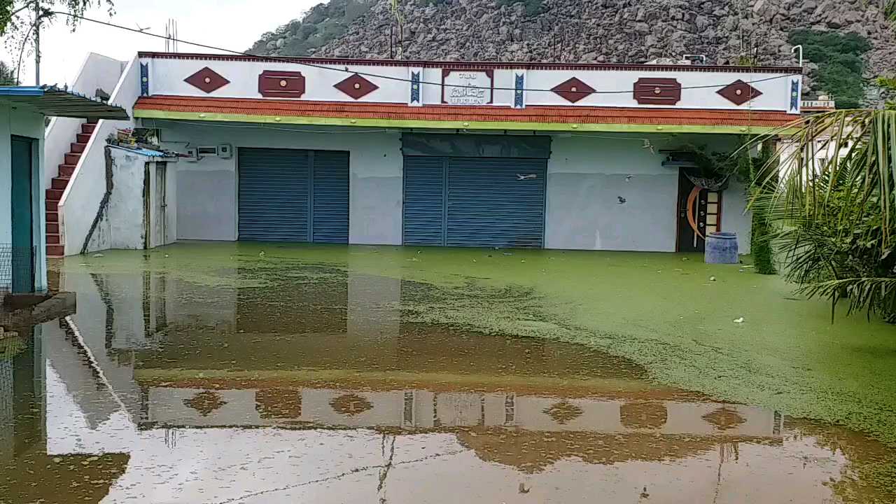 People in Yadgir district are worried due to Heavy rain