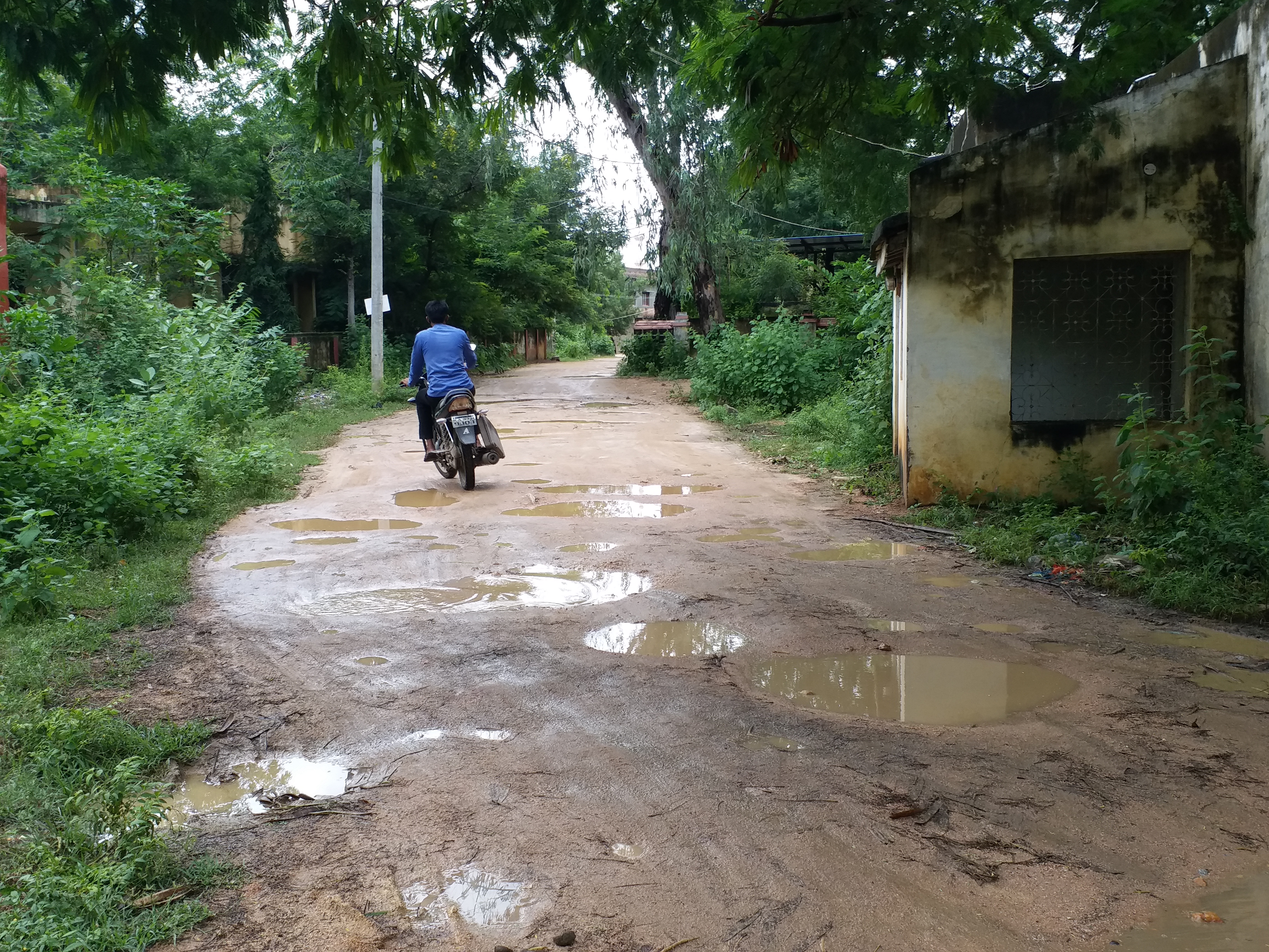 Yadgir: people are facing difficulties due to dilapidated roads