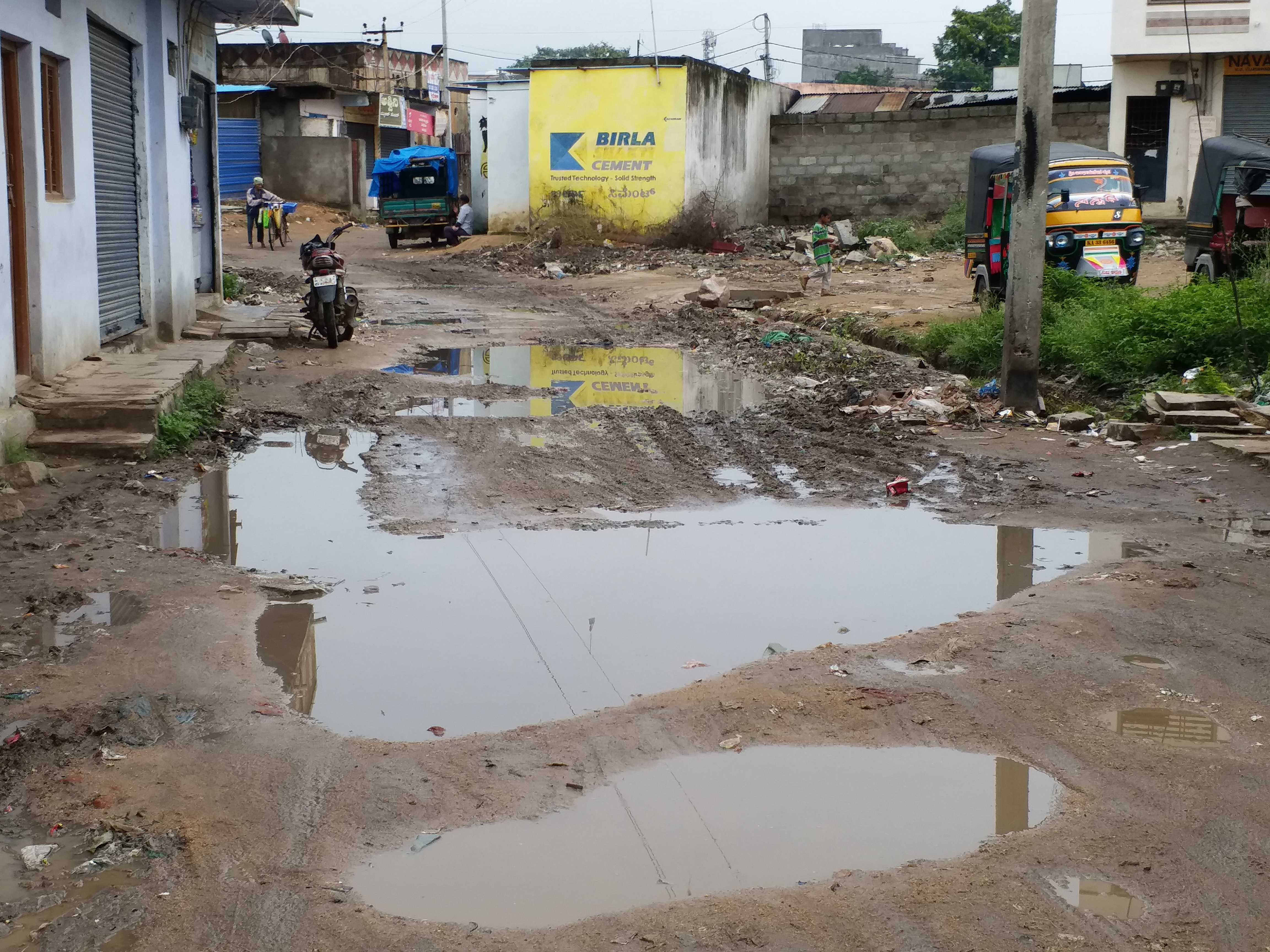 Yadgir: people are facing difficulties due to dilapidated roads