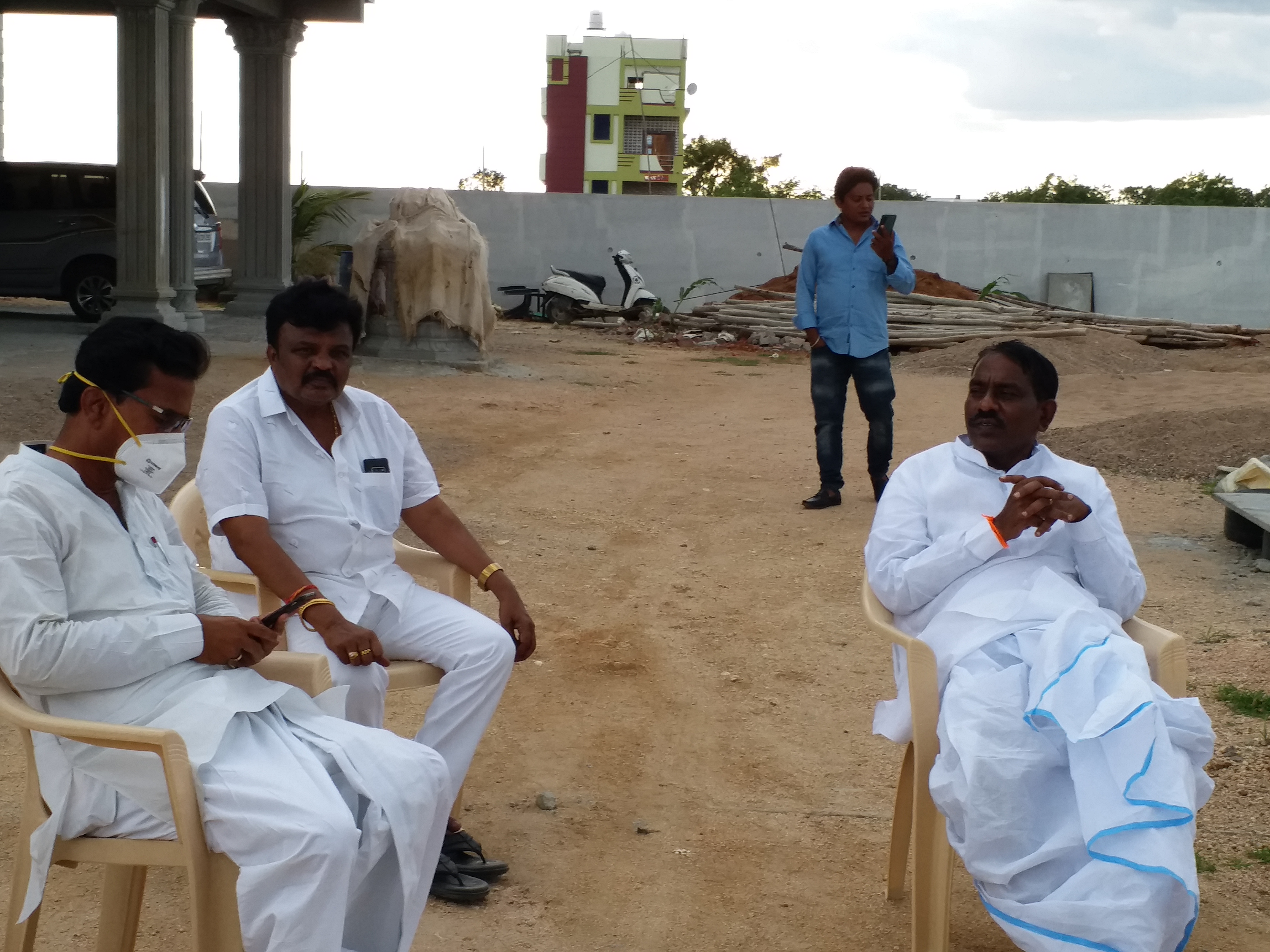 Distribution of rations to auto drivers