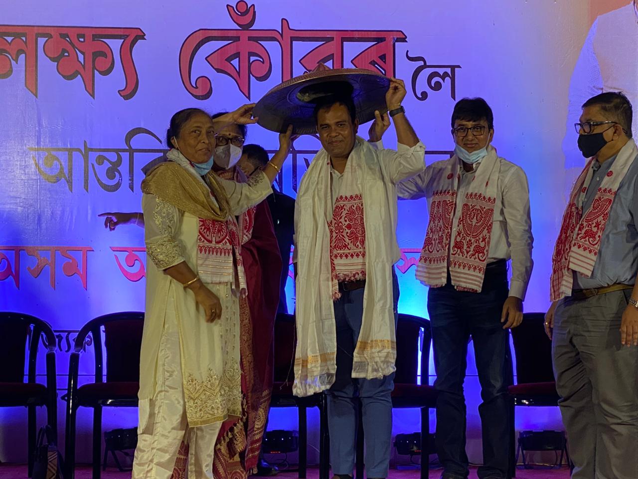 lakhya konwar felicitated by assam olympic association