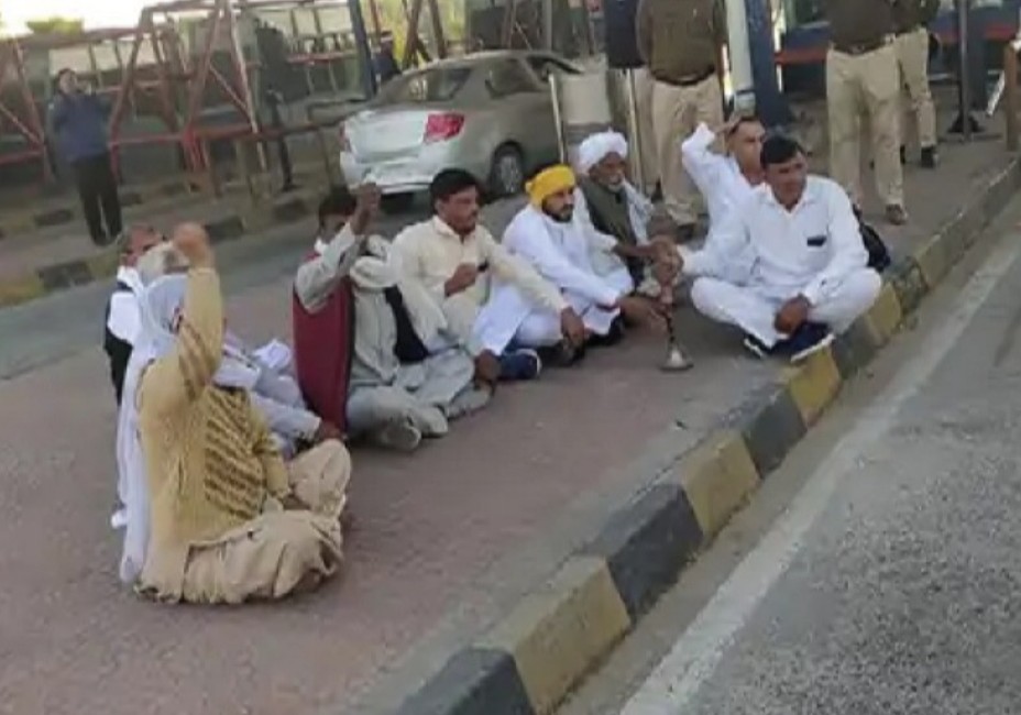 landhri toll dispute in Hisar farmer leader sandeep dheeranwas farmers protest in Hisar