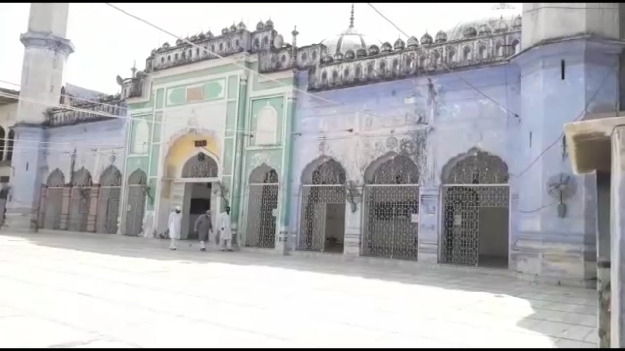 people offer namaz at home in meerut uttar pradesh