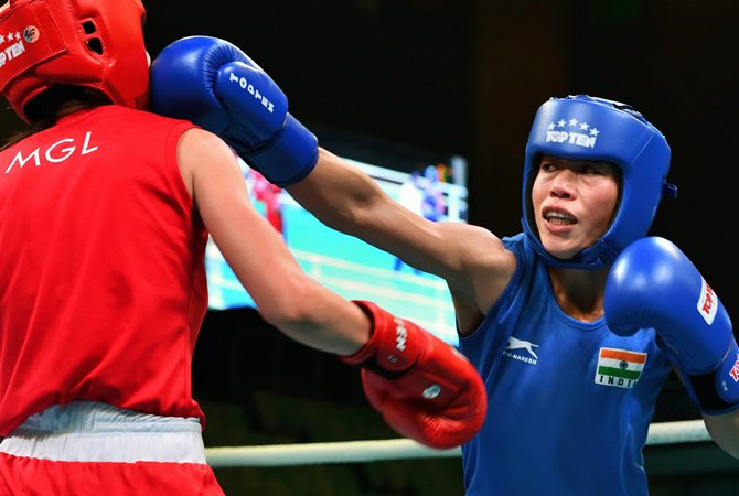 Mary Kom defeated Jutamas Jitpong 5-0.