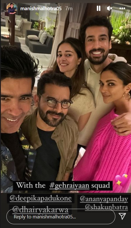 Manish Malhotra party with Gehraiyaan team  Manish Malhotra house party pictures  Deepika Padukone at Manish Malhotra party  Ishaan Khatter at Manish Malhotra party  Janhvi Kapoor Sara Ali Khan at Manish Malhotra party  Gehraiyaan release  Gehraiyaan promotions  അത്താര വിരുന്നില്‍ പിങ്കില്‍ തിളങ്ങി ദീപിക  കറുപ്പില്‍ തിളങ്ങി സാറയും ജാന്‍വിയും  അത്താഴ വിരുന്നില്‍ പങ്കെടുത്ത്‌ 'ഗെഹ്രൈയാന്‍' താരങ്ങള്‍