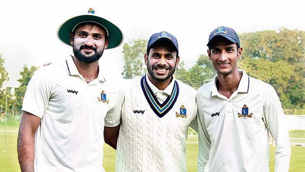 Shahbaz Ahmed with Manoj Tiwary.