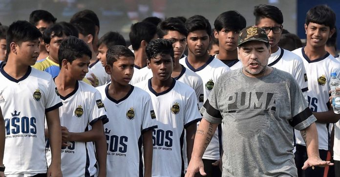 Maradona in Kolkata with young boys.