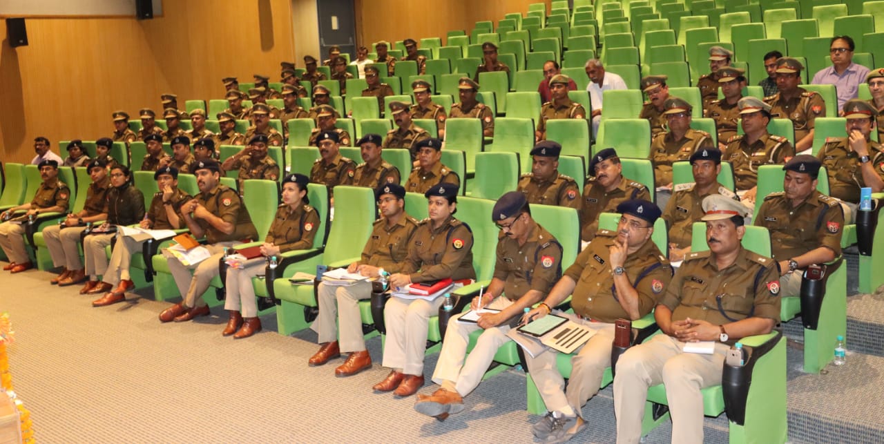 Noida Police Commissioner Alok Singh meeting with officers and police station in-charge