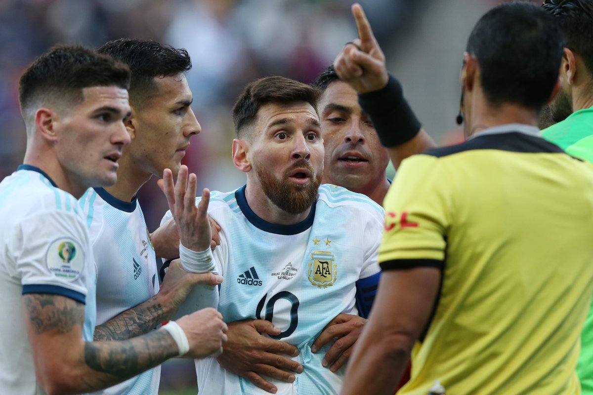 Lionel argued with referee after being shown red card during Argentina's match against Chile.