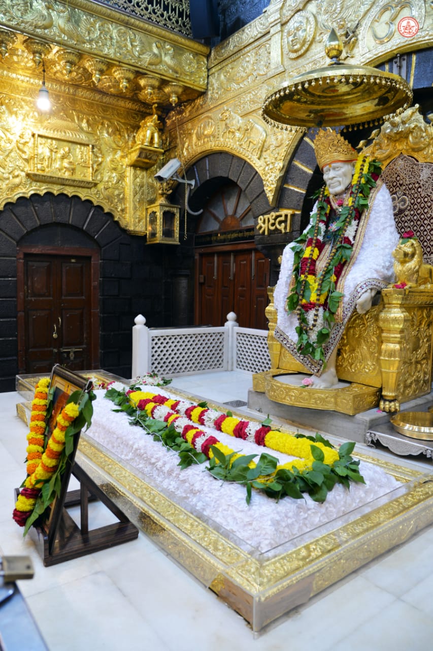 Worship of Sai Baba's idol on the occasion of Shravan Somvar in shirdi