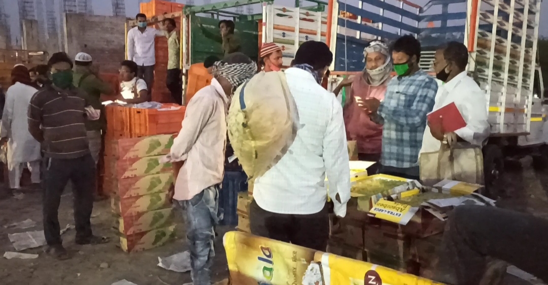 Akola fruit market