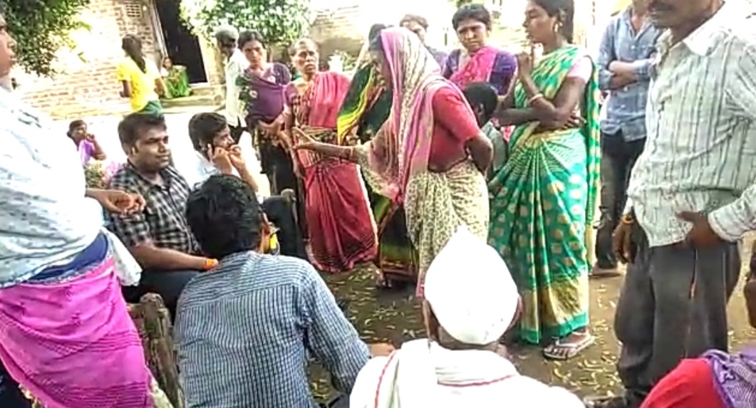 gram sevak demanded money from the villagers For Gharkul scheme in akola