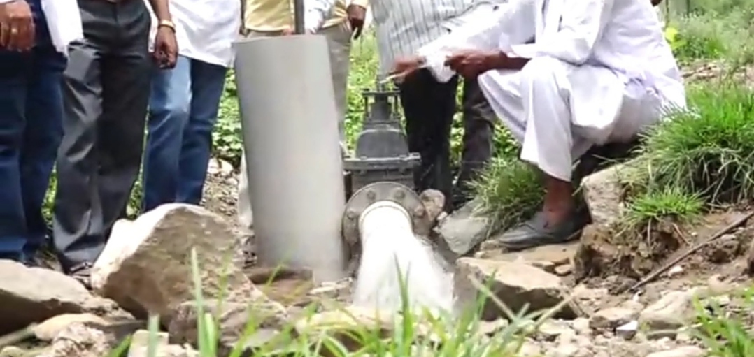 without using electricity Water taken by farmers in akola