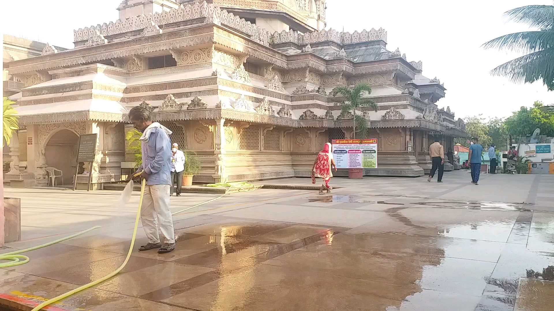 मंदिर बंद असतानाही नियमित स्वच्छता