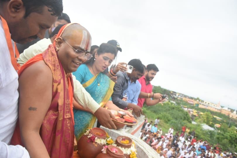 La presencia de MP Navneet Rana en el kirtan