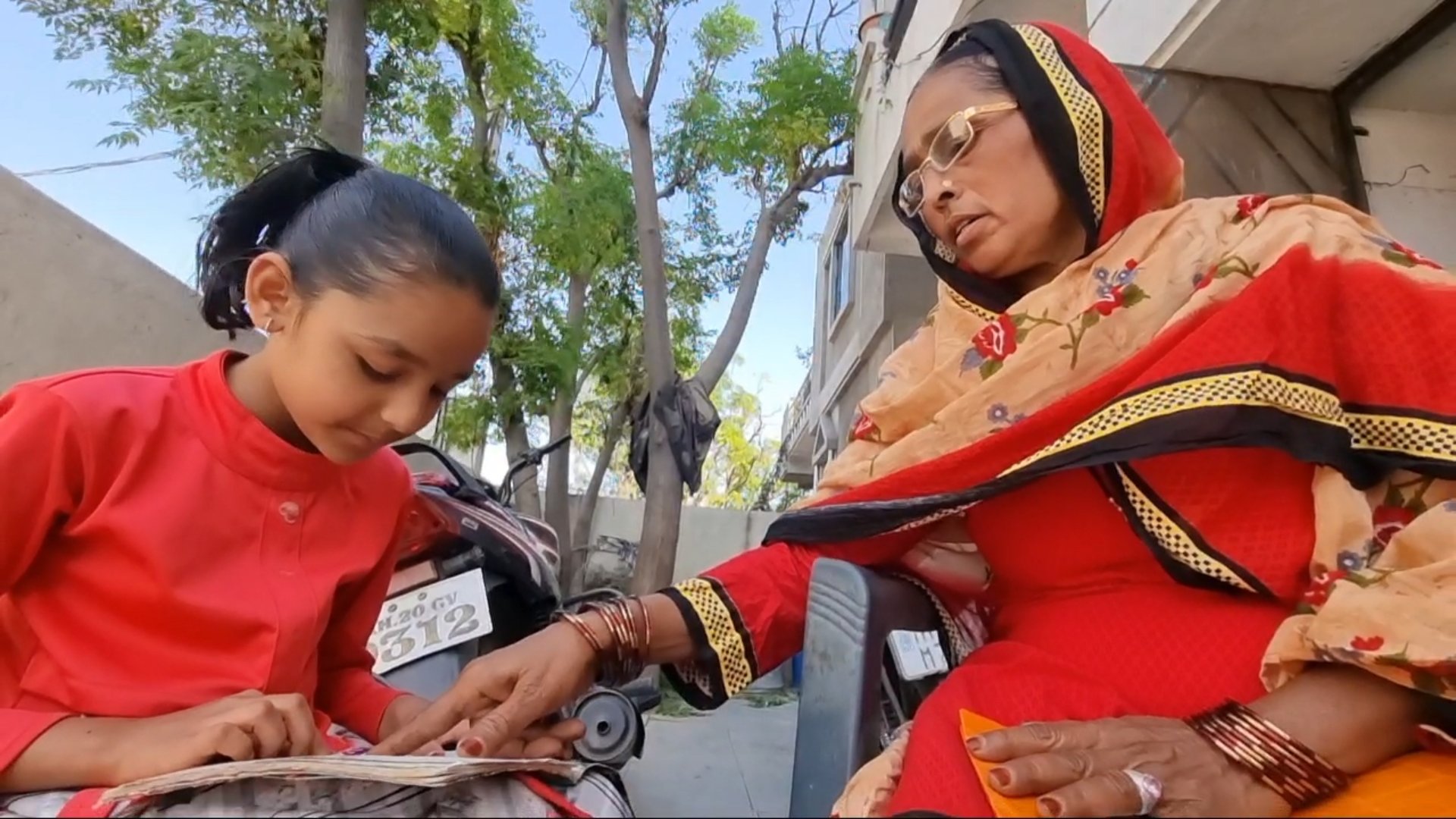 60 year old woman clears ssc exam with Granddaughter in aurangabad