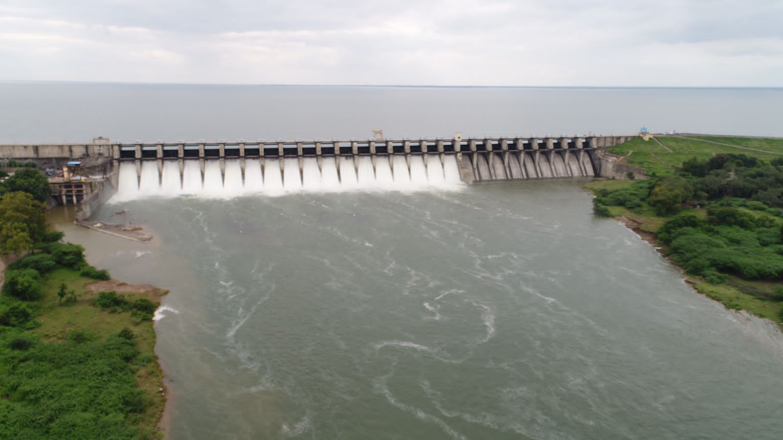 18 gates of jayakwadi dam have been opened in aurangabad