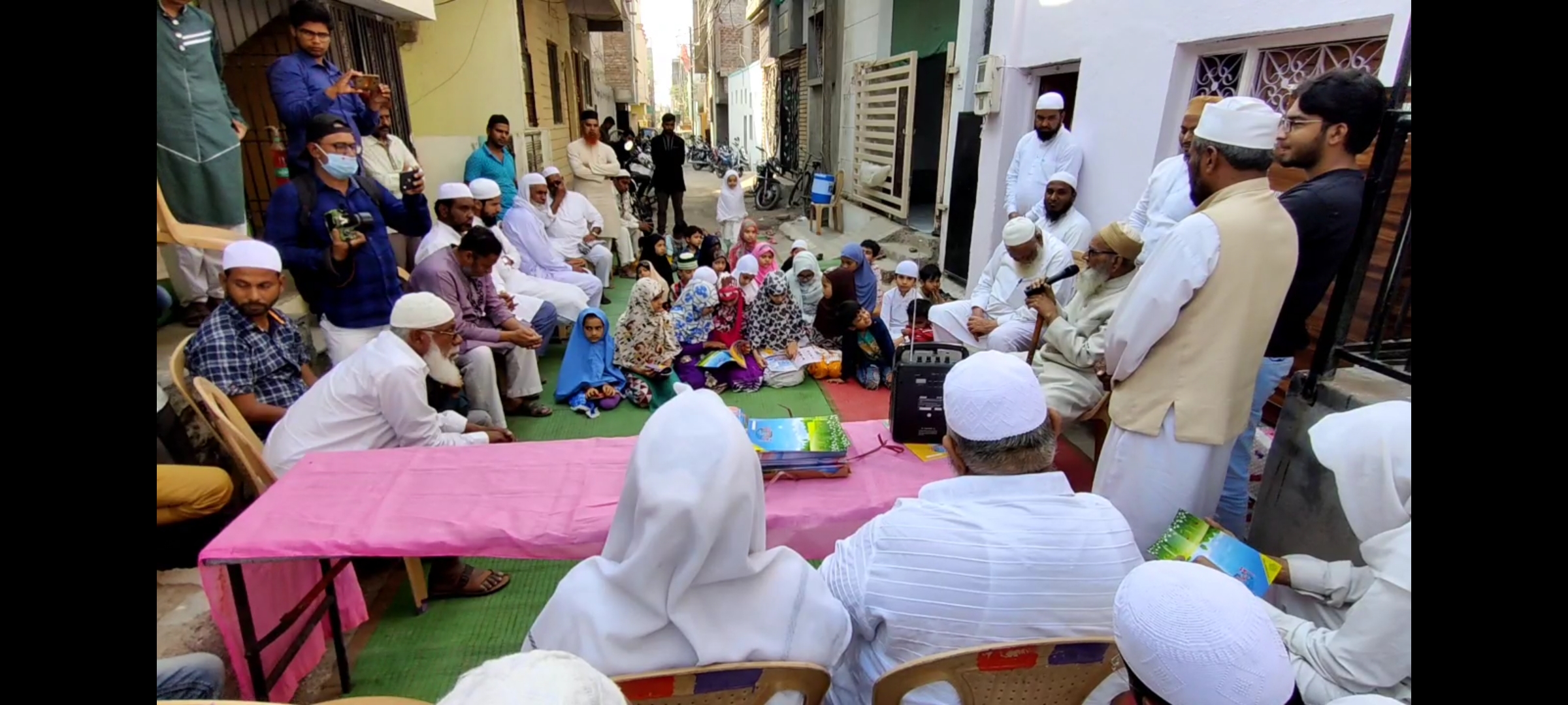 محلہ لائبریری کے ذریعے بچوں میں مطالعے کا شوق پیدا کرنے کی کوشش