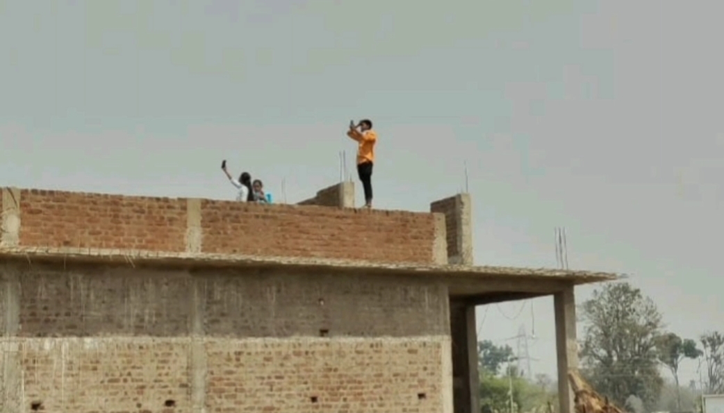 Gadchiroli students run to jungle to give exam