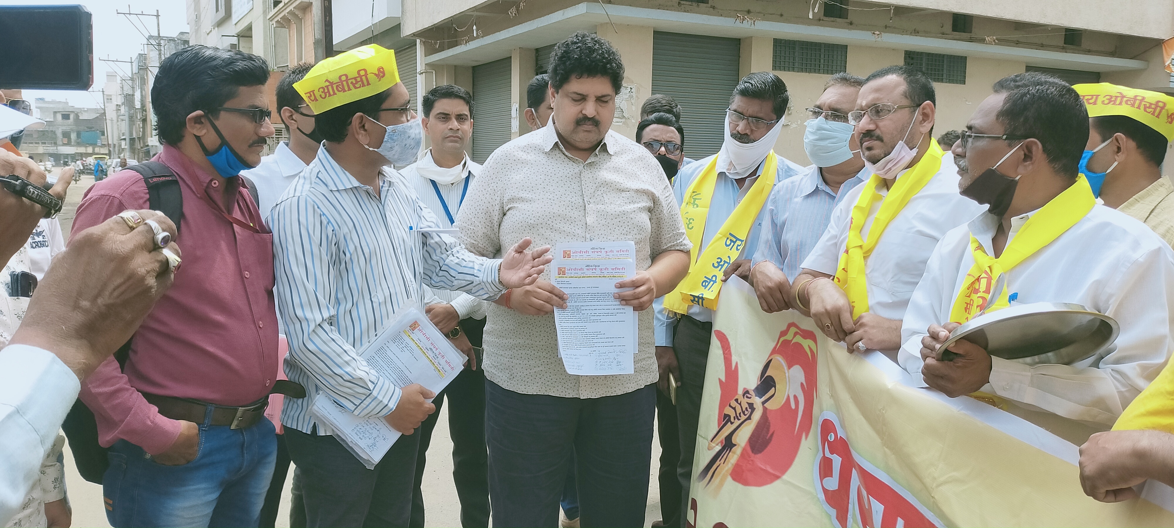 obc communities thalinad agitation in front of mla agarwal and mp praful patels office