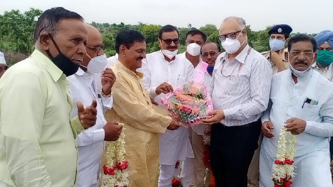 gajanan malya welcomes by locals