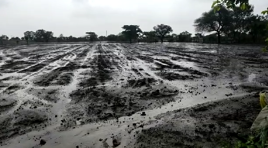 heavy-rain-lashes-in-hingoli