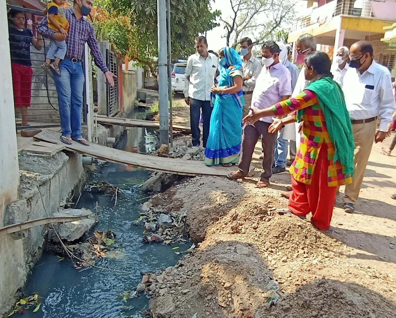 Mayor instructed to complete work of gutters in Jalgaon city in 8 days