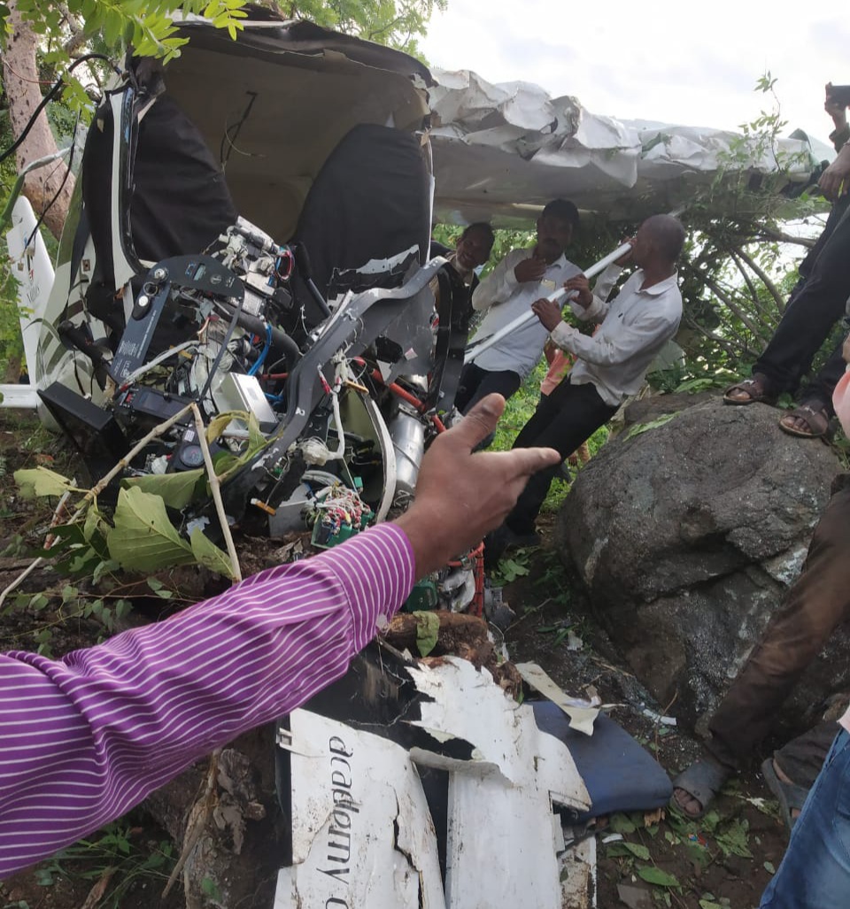 chopper-crashed-in-jalgaon-of-maharashtra