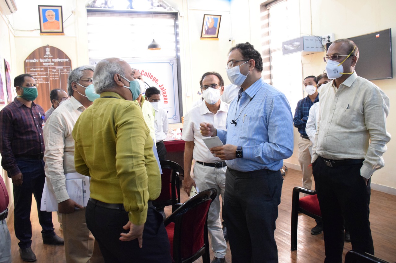 Central team's instructions to Jalgaon district health system to focus on contact tracing