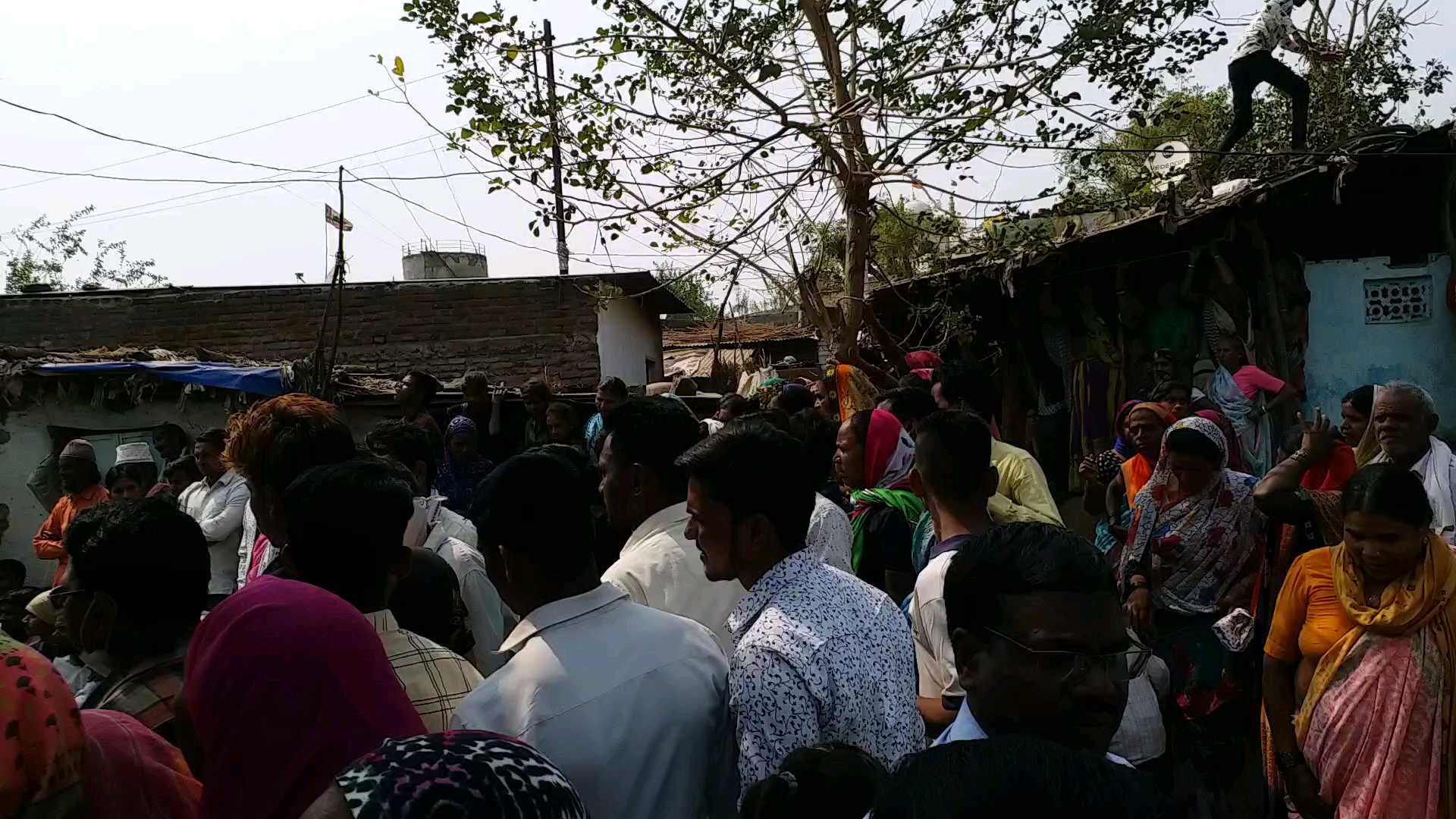 11 people funeral at a one time in abhoda jalgaon district jalgaon