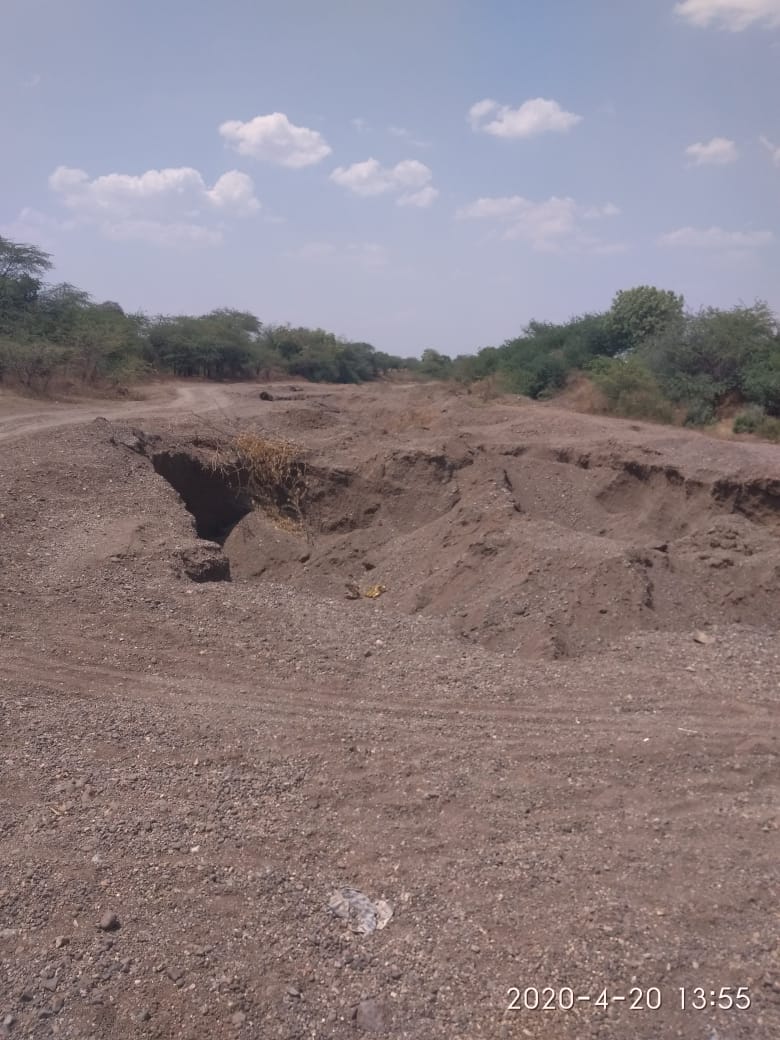 dumper sand confiscated by the administration was hijacked by sand robber