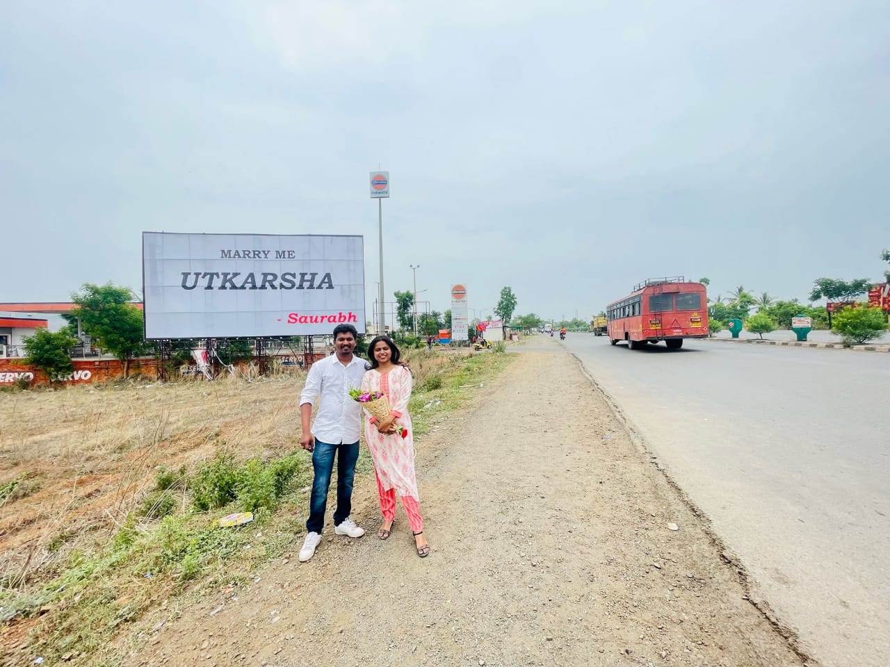 Youth proposed girl through large hoarding in in Kolhapur