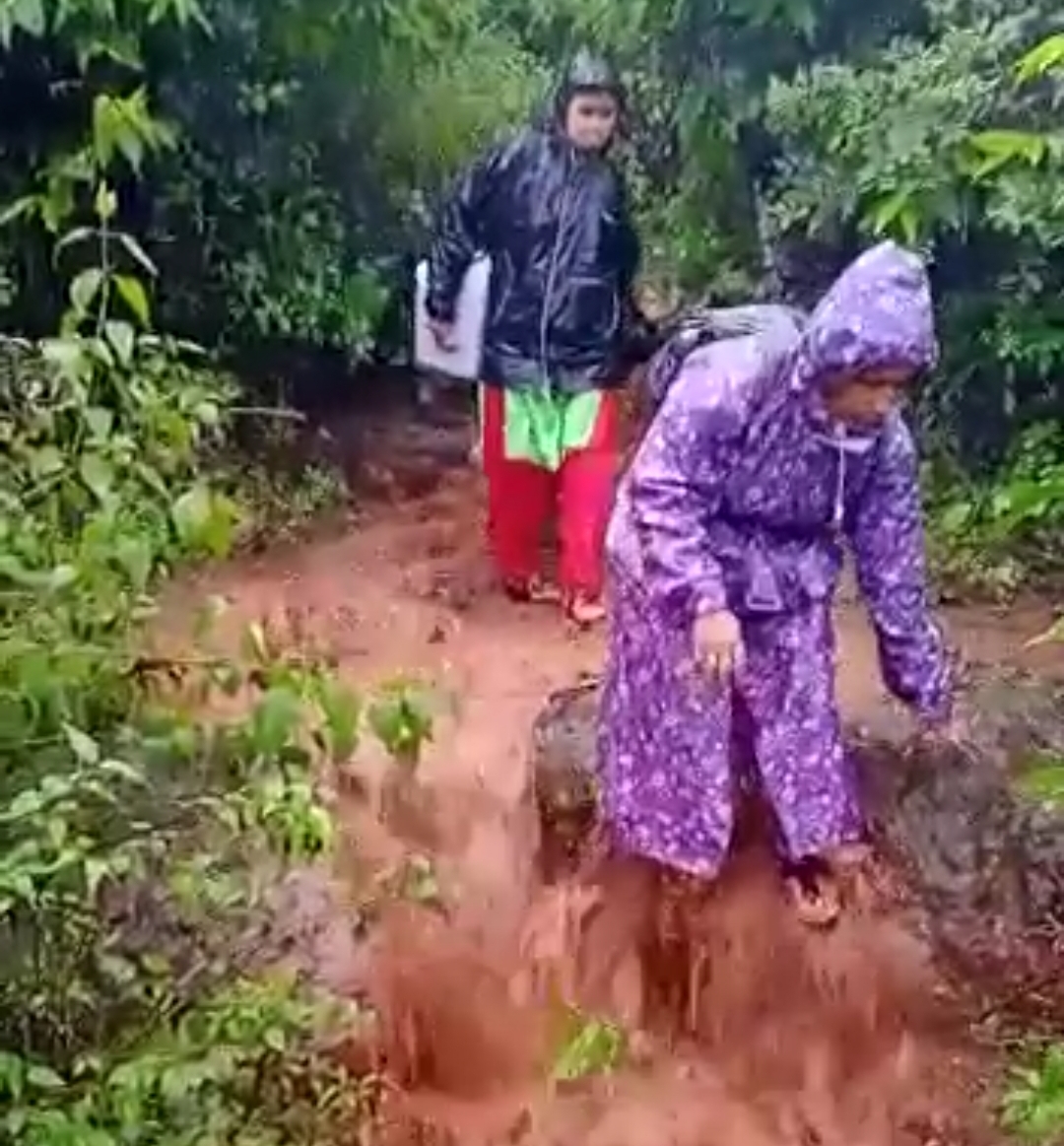 torrential rains Vaccination by health workers