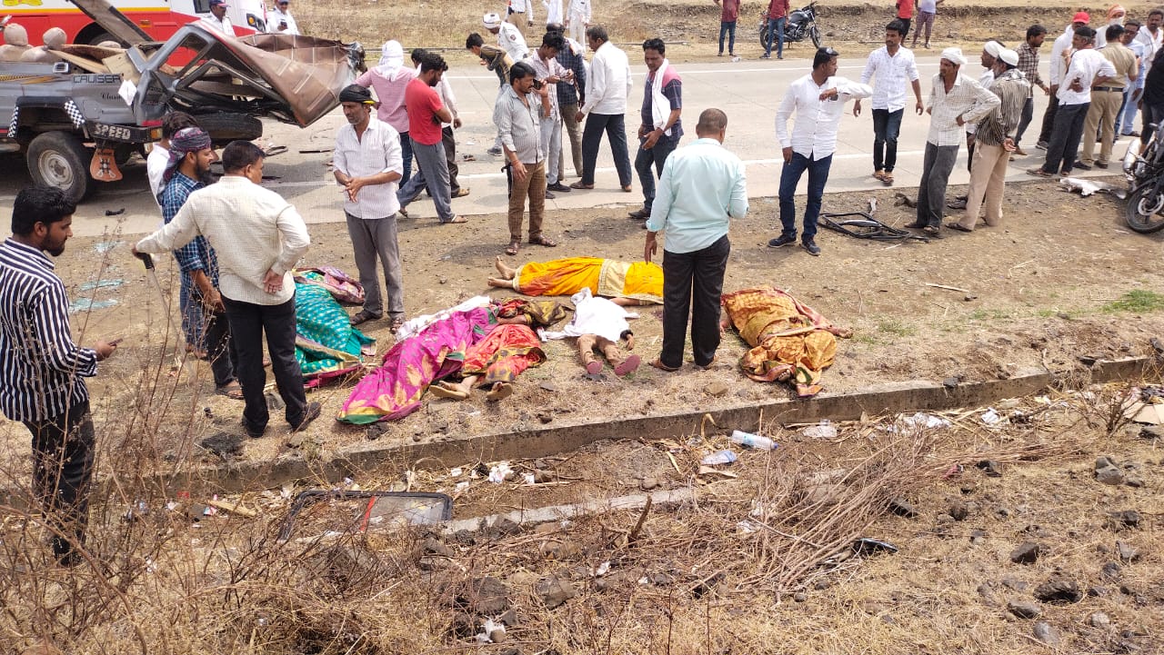 terrible-accident-on-latur-ambajogai-road-cruiser-truck-collides-head-on