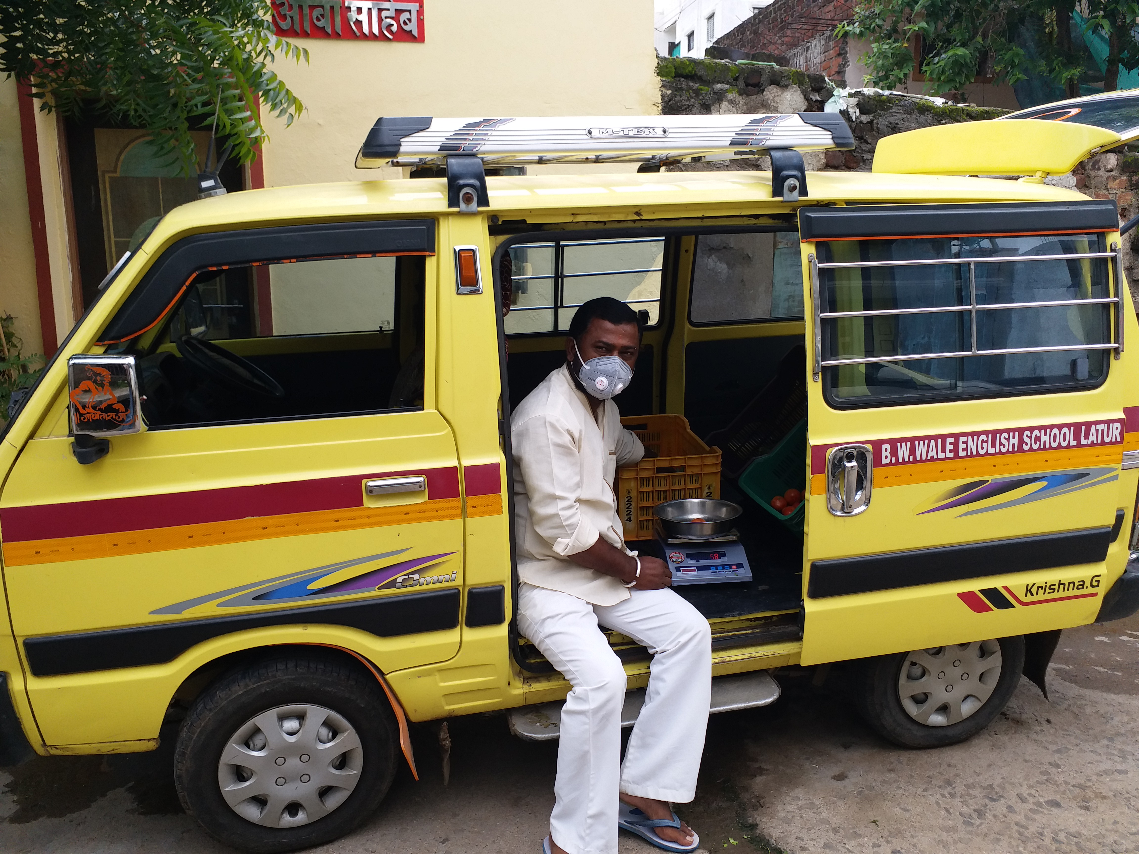 school-bus-driver-started-selling-vegetables-at-latur