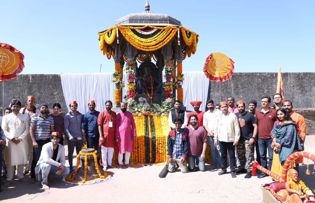 Jangjohar marathi film muhurt at Raigad Fort