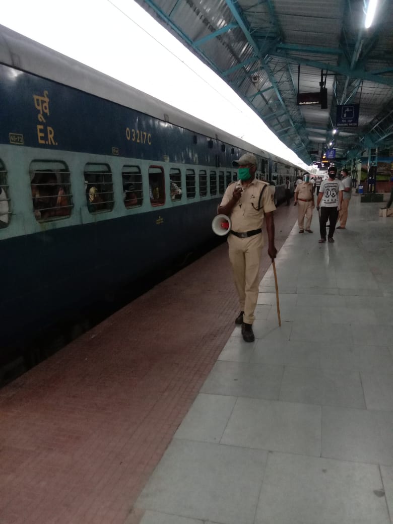 Central railways and RPF team helped needy people and migrant workers during lockdown