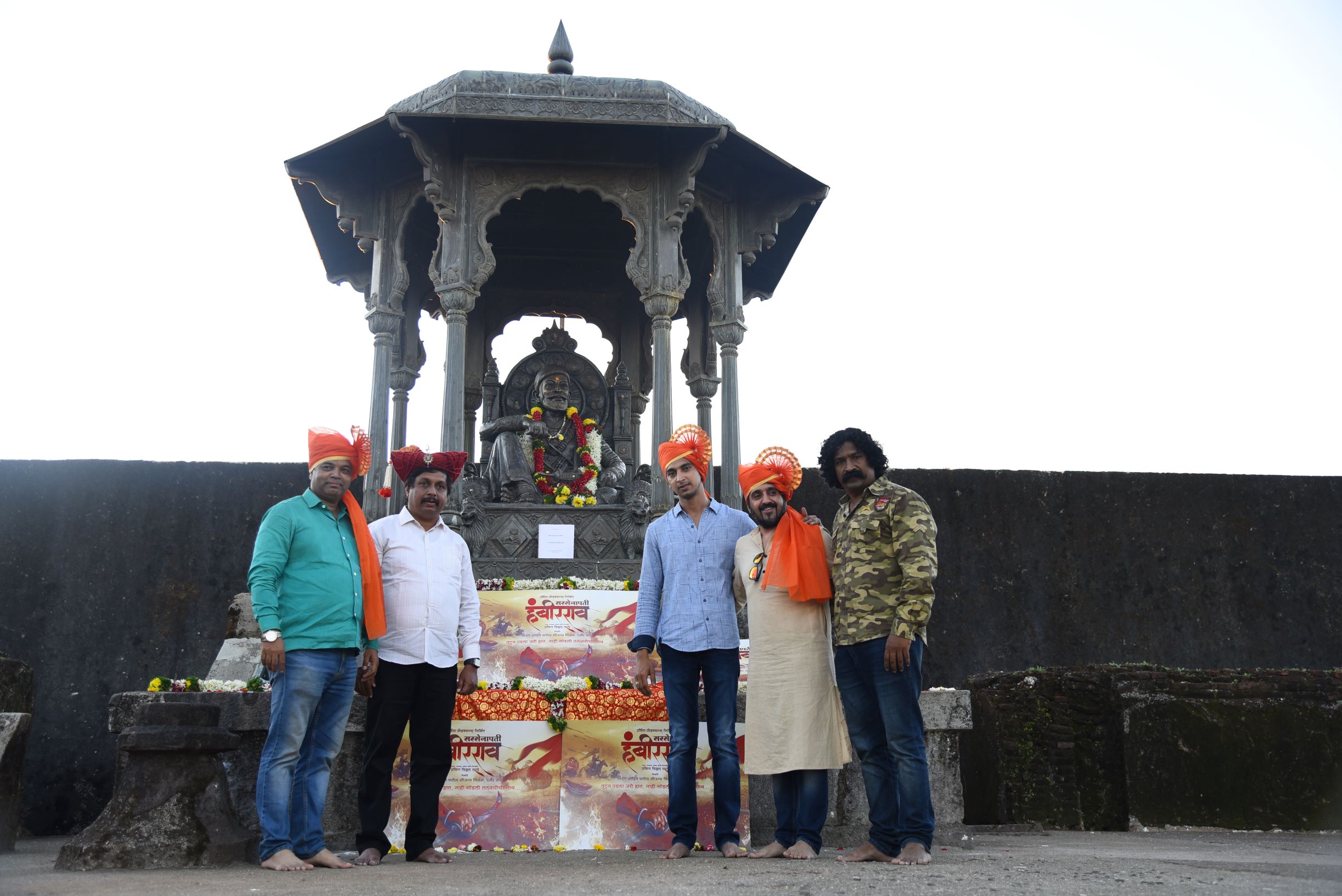 sarsenapati hambirrao film script worship at raigad fort