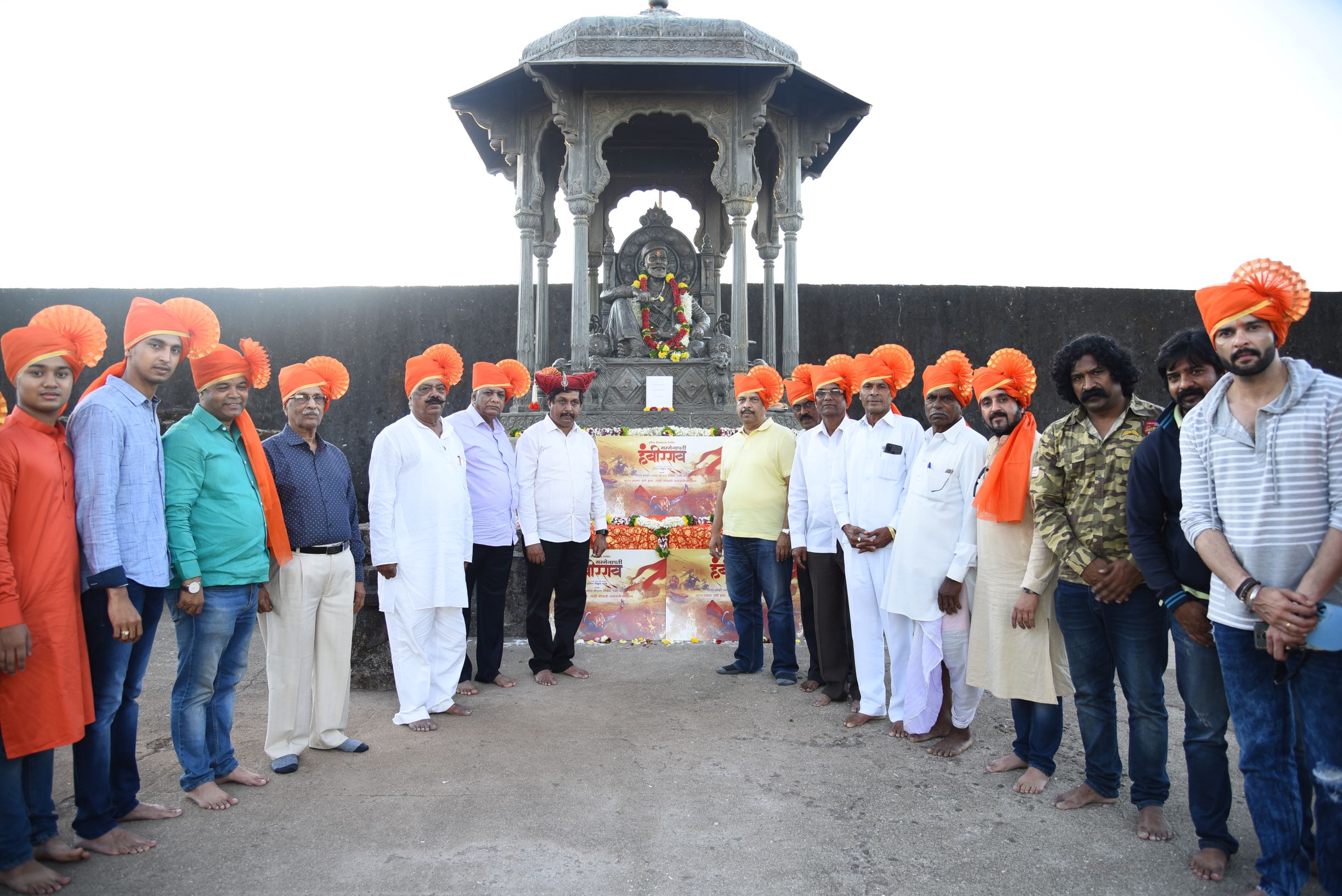 sarsenapati hambirrao film script worship at raigad fort